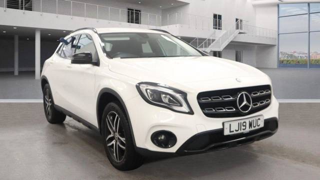 Mercedes-Benz GLA 1.6 GLA180 Urban Edition 7G-DCT Euro 6 (s/s) 5dr SUV Petrol White