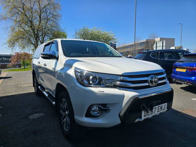 Toyota Hilux 2.4 D-4D Invincible Auto 4WD Euro 6 4dr (TSS, 3.5t) Pickup Diesel White