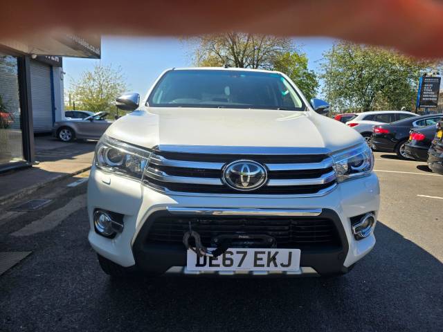 2017 Toyota Hilux 2.4 D-4D Invincible Auto 4WD Euro 6 4dr (TSS, 3.5t)