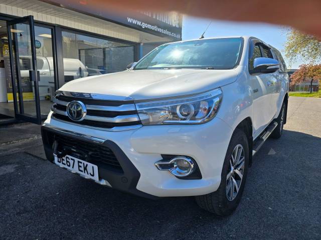 2017 Toyota Hilux 2.4 D-4D Invincible Auto 4WD Euro 6 4dr (TSS, 3.5t)