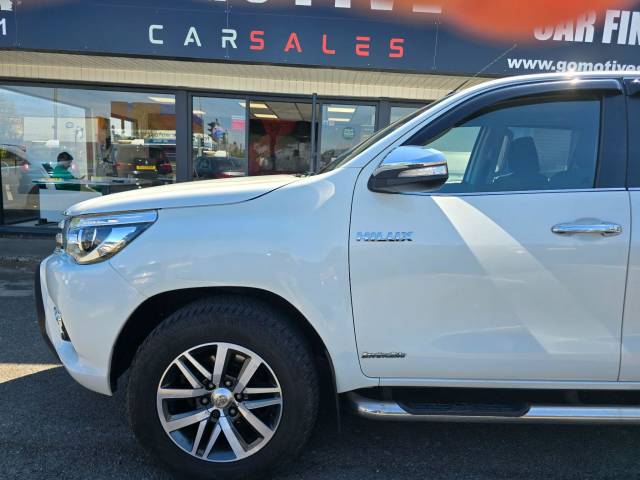 2017 Toyota Hilux 2.4 D-4D Invincible Auto 4WD Euro 6 4dr (TSS, 3.5t)
