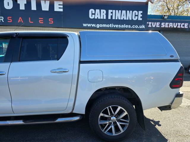 2017 Toyota Hilux 2.4 D-4D Invincible Auto 4WD Euro 6 4dr (TSS, 3.5t)