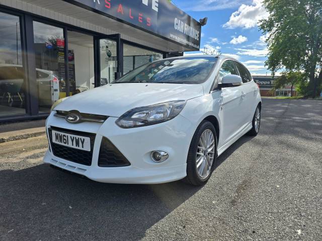 Ford Focus 1.6 Zetec S Euro 5 5dr Hatchback Petrol White